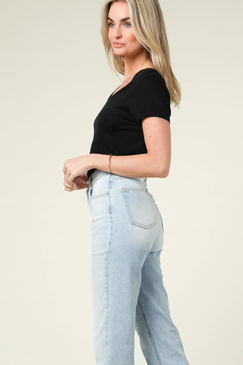 Basic T-Shirt With Round Neck Jacksonville | Black... | American Vintage | Little Soho