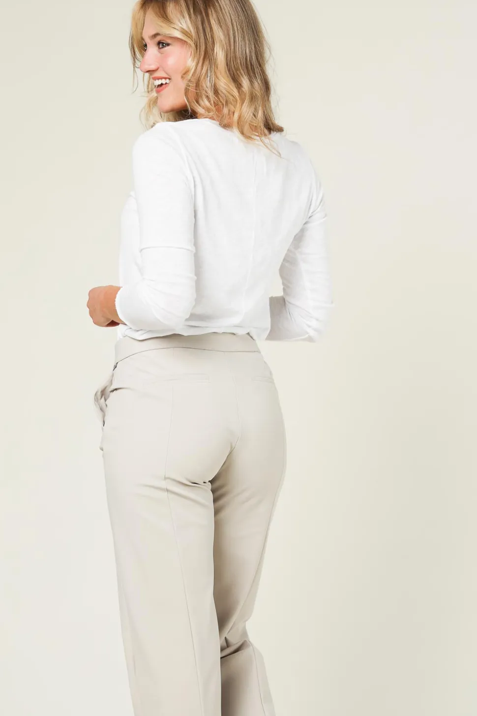 Basic V-Neck T-Shirt Sonoma Longsleeve | White... | American Vintage | Little Soho