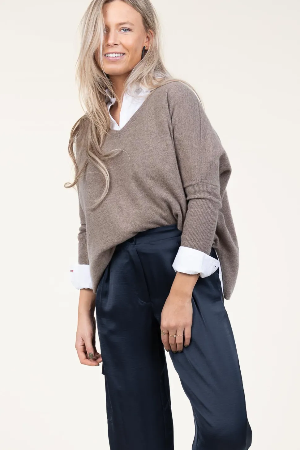Cashmere Sweater Camille | Beige... | Absolut Cashmere | Little Soho