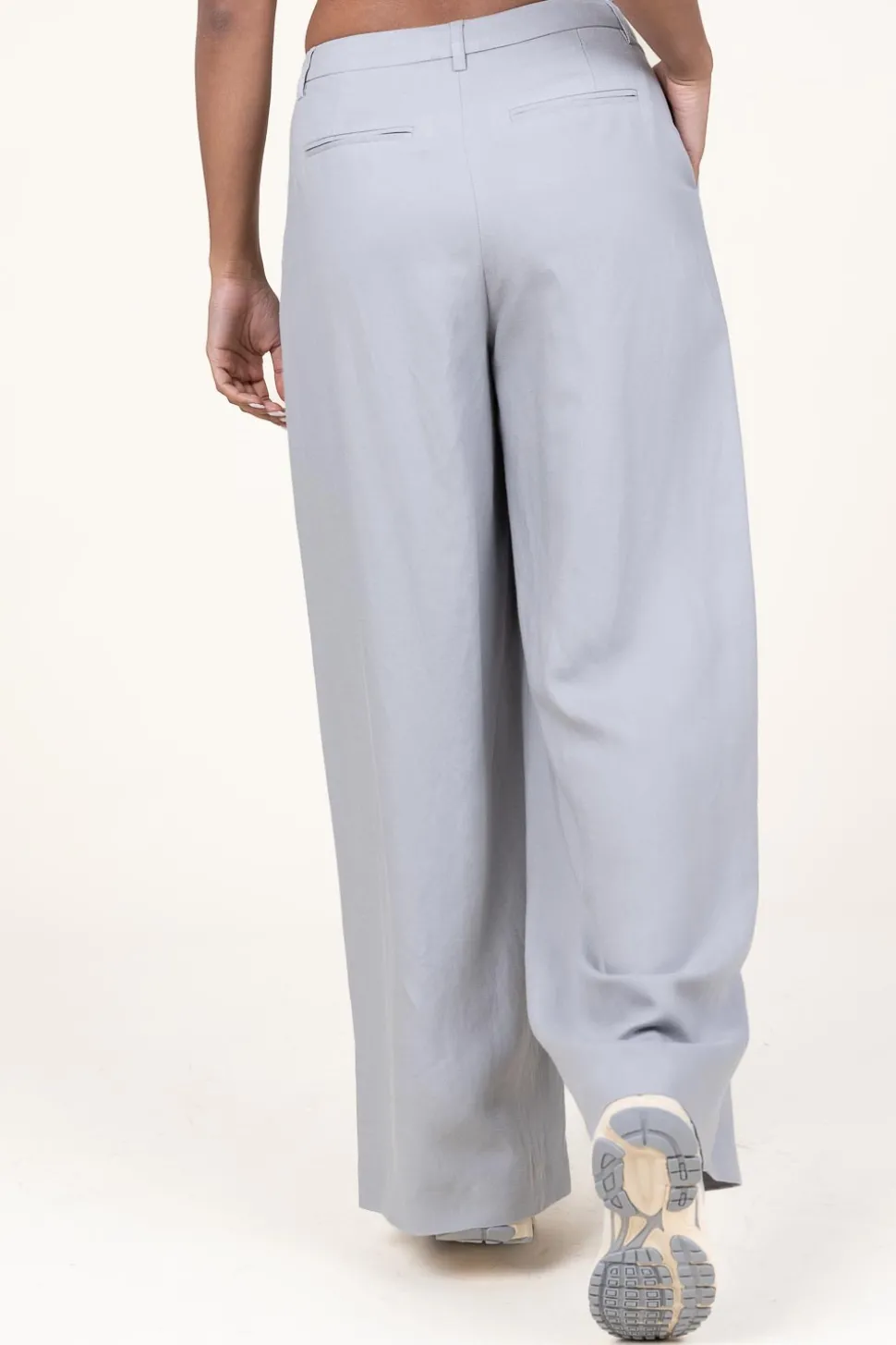 Pleated Trousers In Linenblend Lotus | Grey... | Herskind | Little Soho